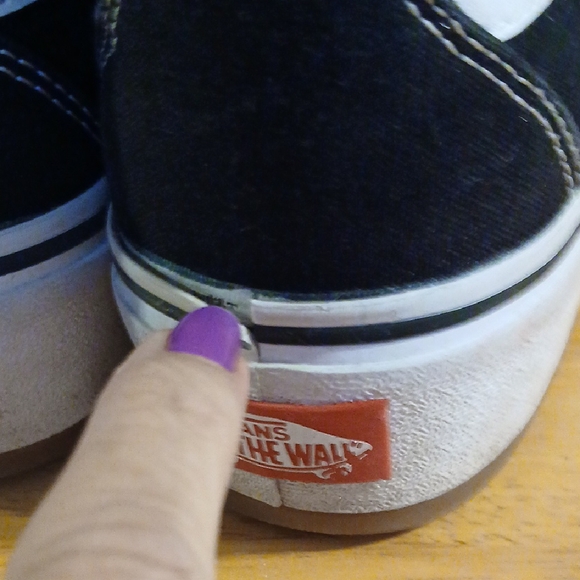 Vans Unisex Black and White Classic Sneakers - Picture 6 of 9